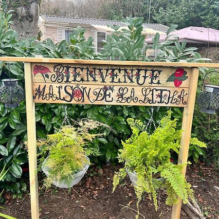 Camping Marvilla Parks -Parc Des Roches 91530 Saint-Chéron Buitenkant foto